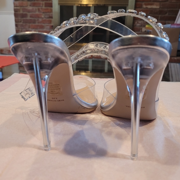 🥳SOLD🥳Steve Madden Vary clear embellished Slingback Pump Shoes - Picture 14 of 14